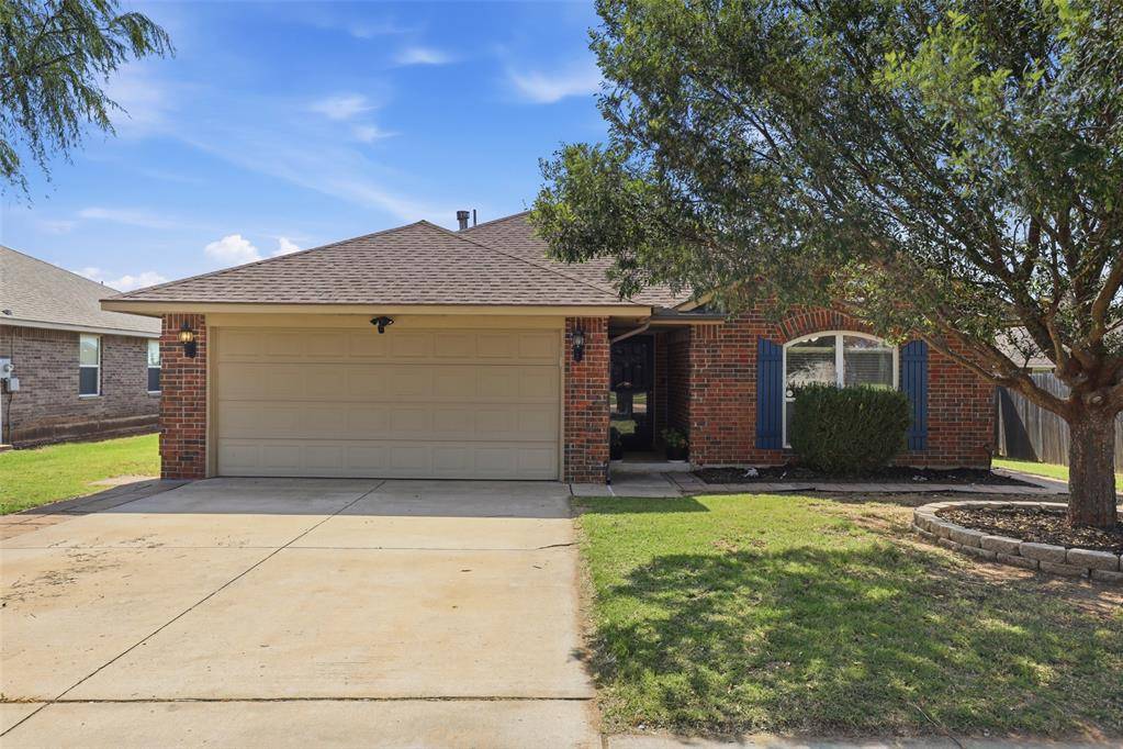 4205 Red Apple TER, Moore, OK 73160