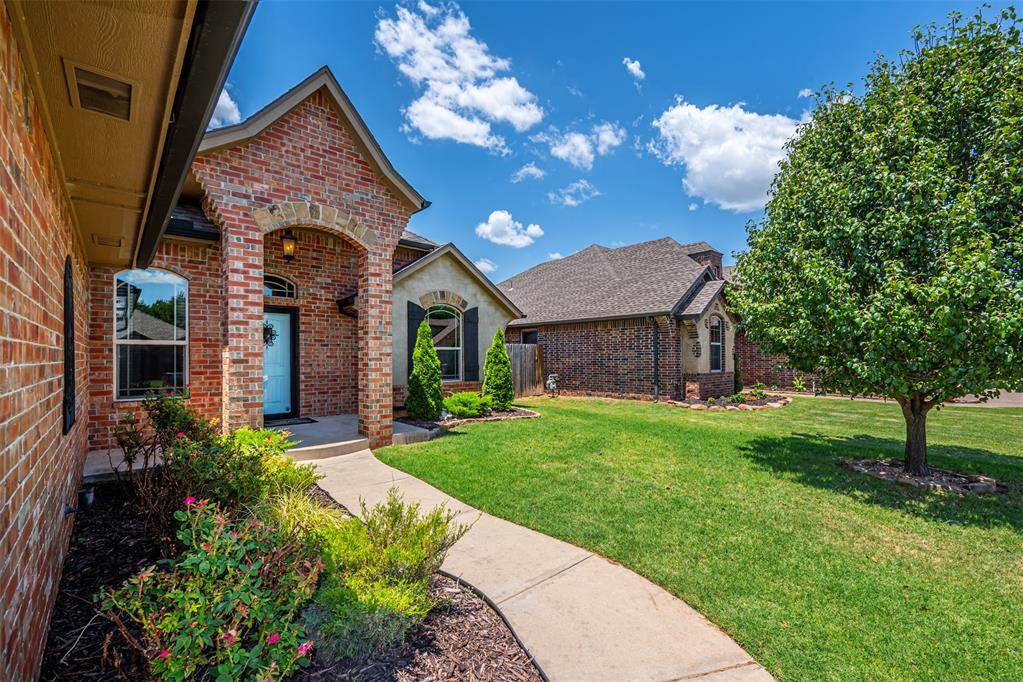 2241 Timber XING, Yukon, OK 73099