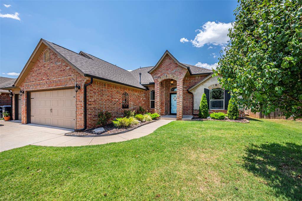 2241 Timber XING, Yukon, OK 73099