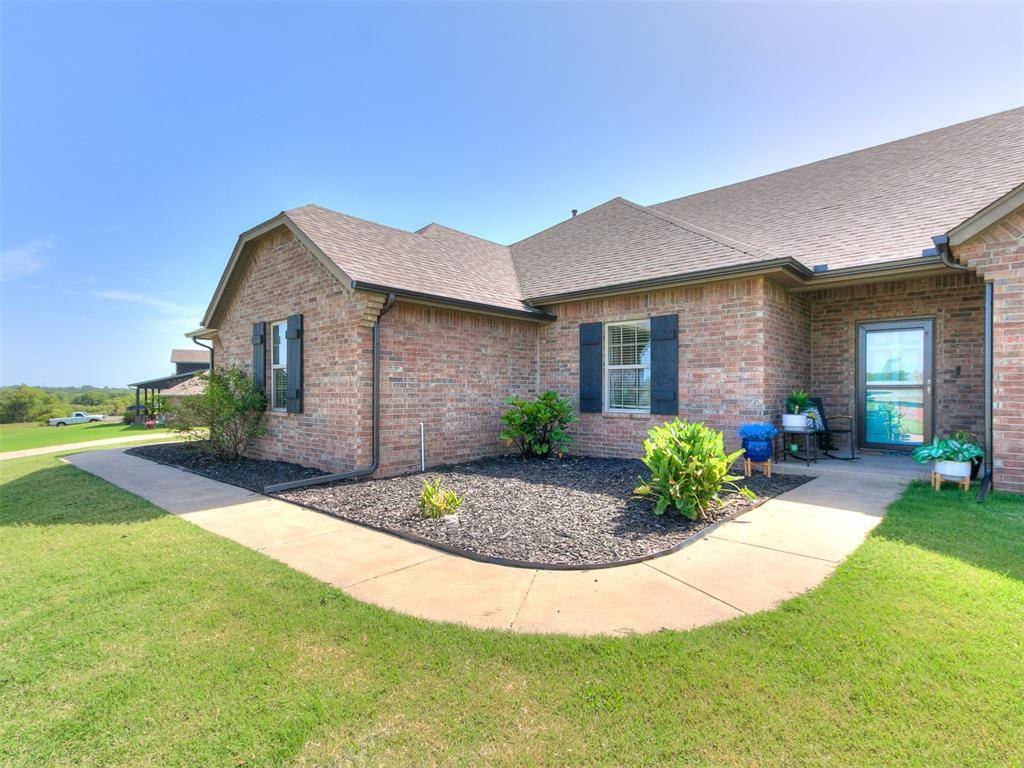 186 Oakridge DR, Choctaw, OK 73020