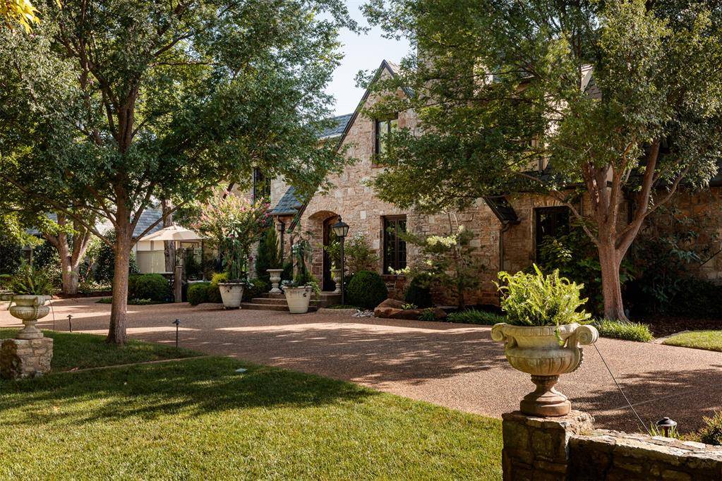 6638 Avondale DR, Oklahoma City, OK 73116