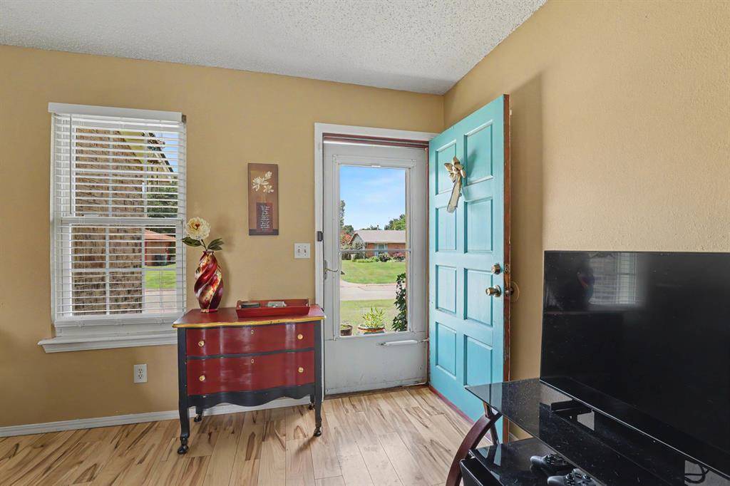 12216 SW 15th TER, Yukon, OK 73099