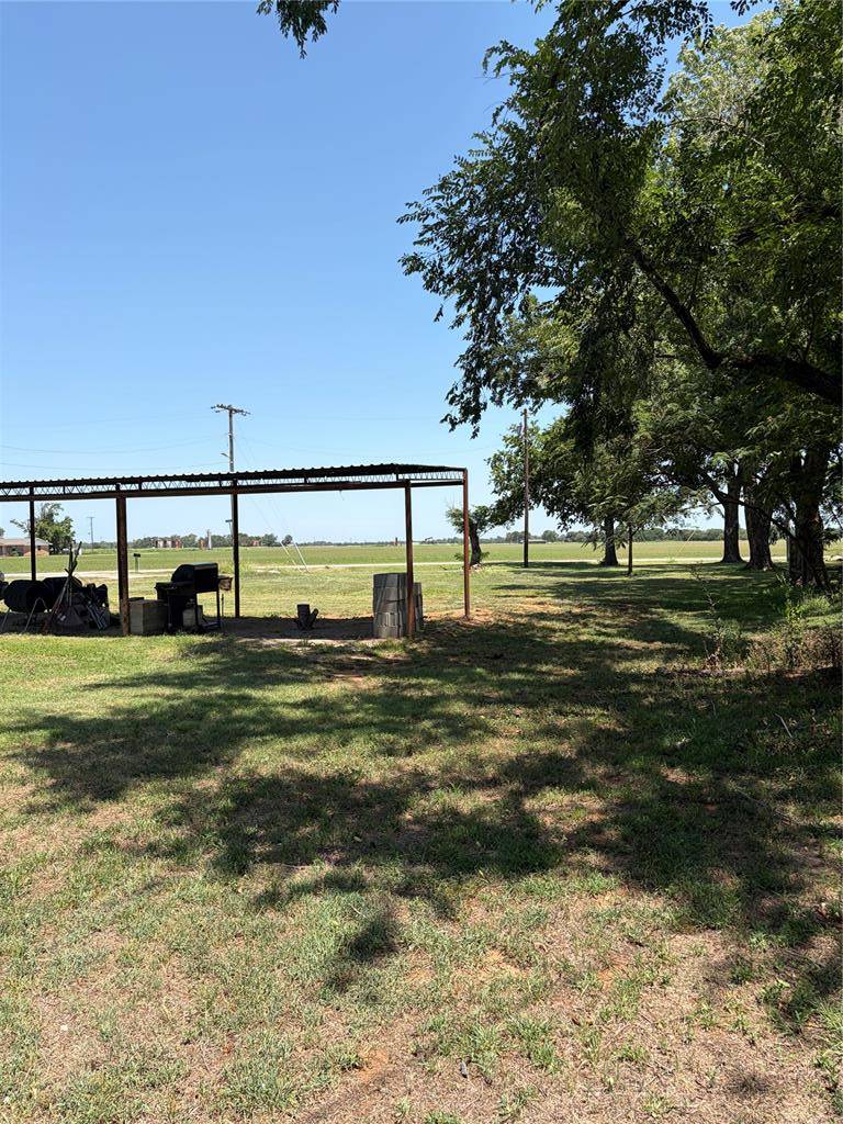 101 4th ST, Maysville, OK 73057