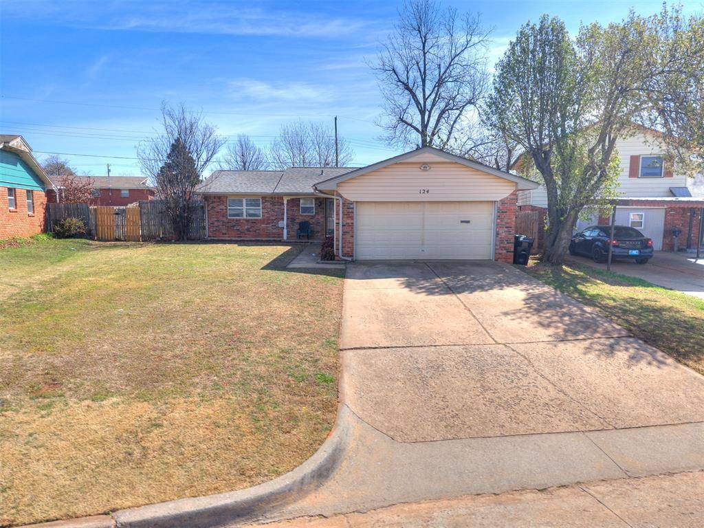 124 Oakside DR, Moore, OK 73160