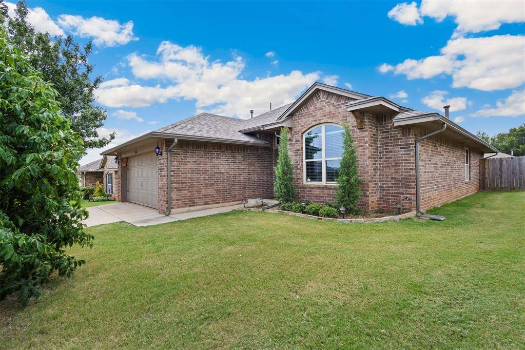 11212 NW 100th ST, Yukon, OK 73099