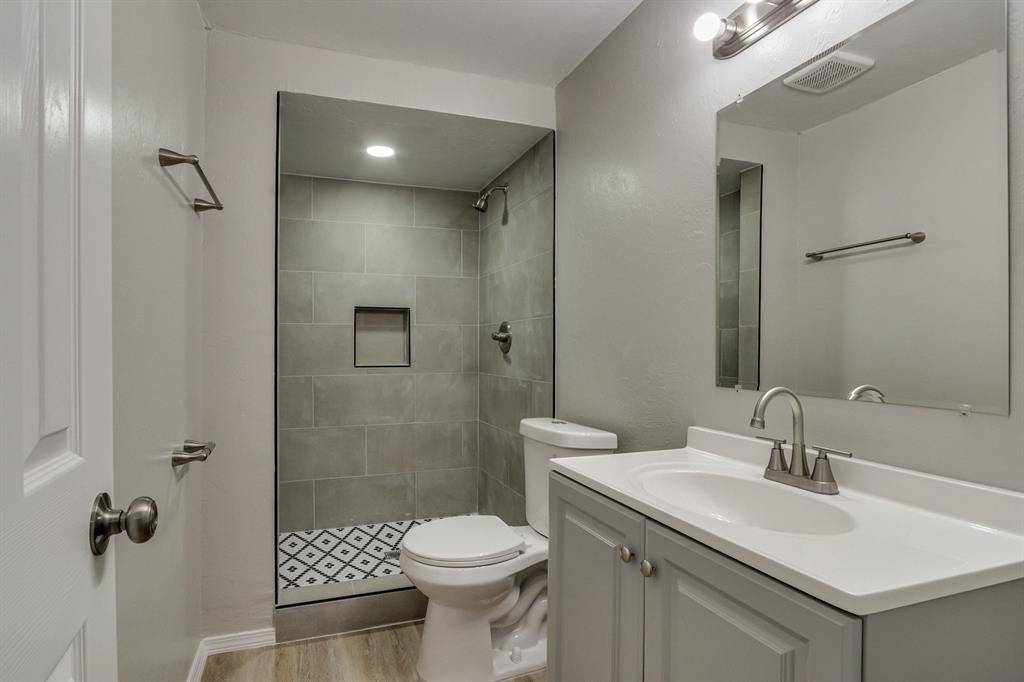 809 Holly Hill RD, Edmond, OK 73003