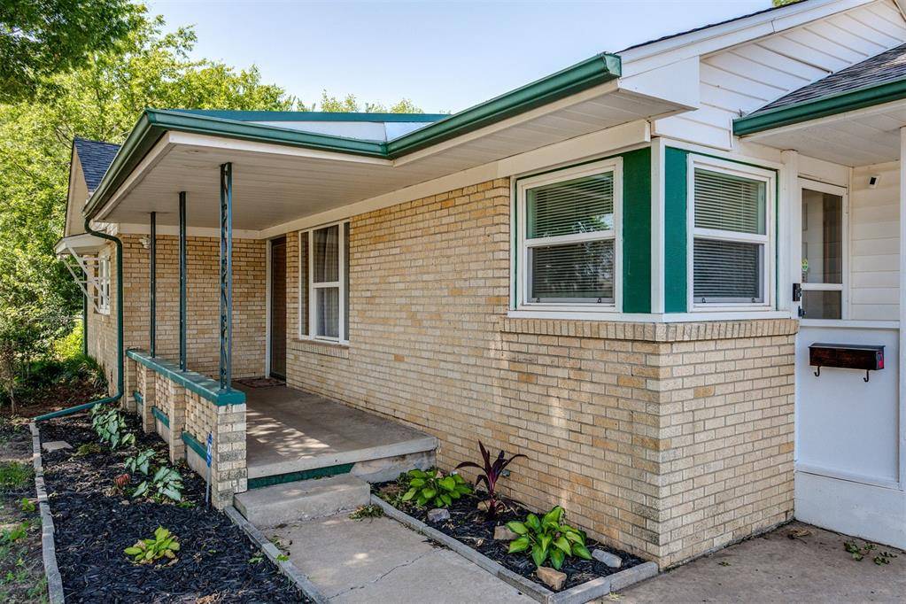 1910 S 13th ST, Chickasha, OK 73018