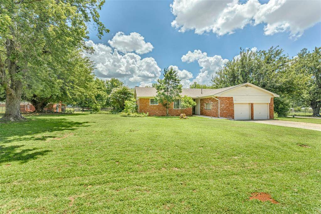 708 E Lea TER, Mustang, OK 73064
