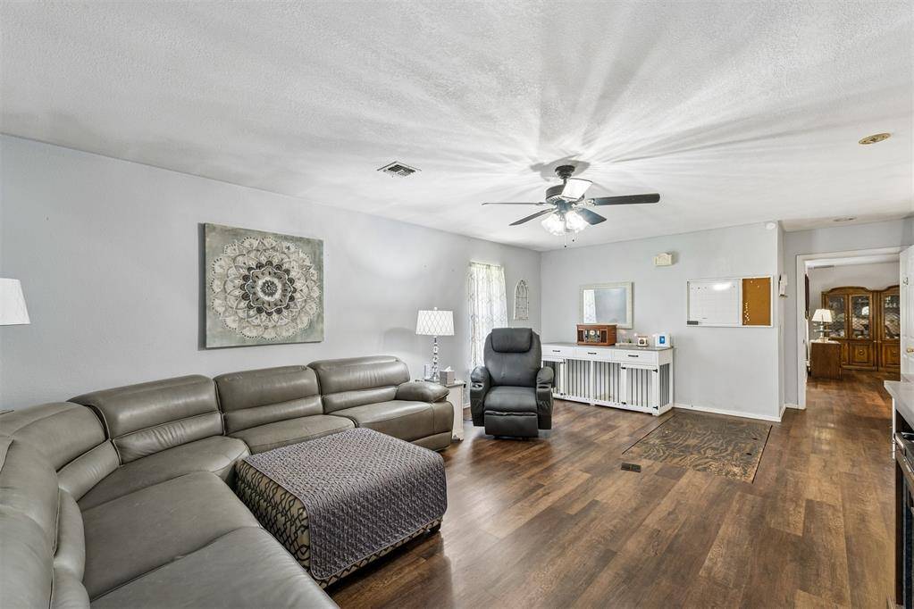 9809 S Country Club DR, Oklahoma City, OK 73159