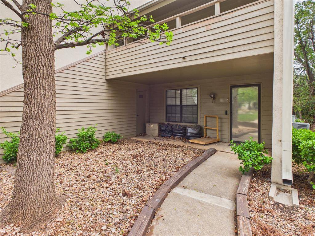 11130 Stratford DR #325, Oklahoma City, OK 73120