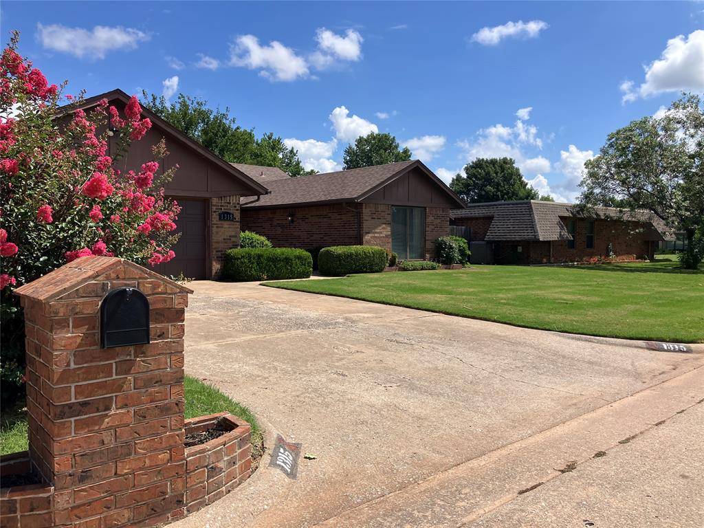 1315 Saint Mathews DR, Midwest City, OK 73110