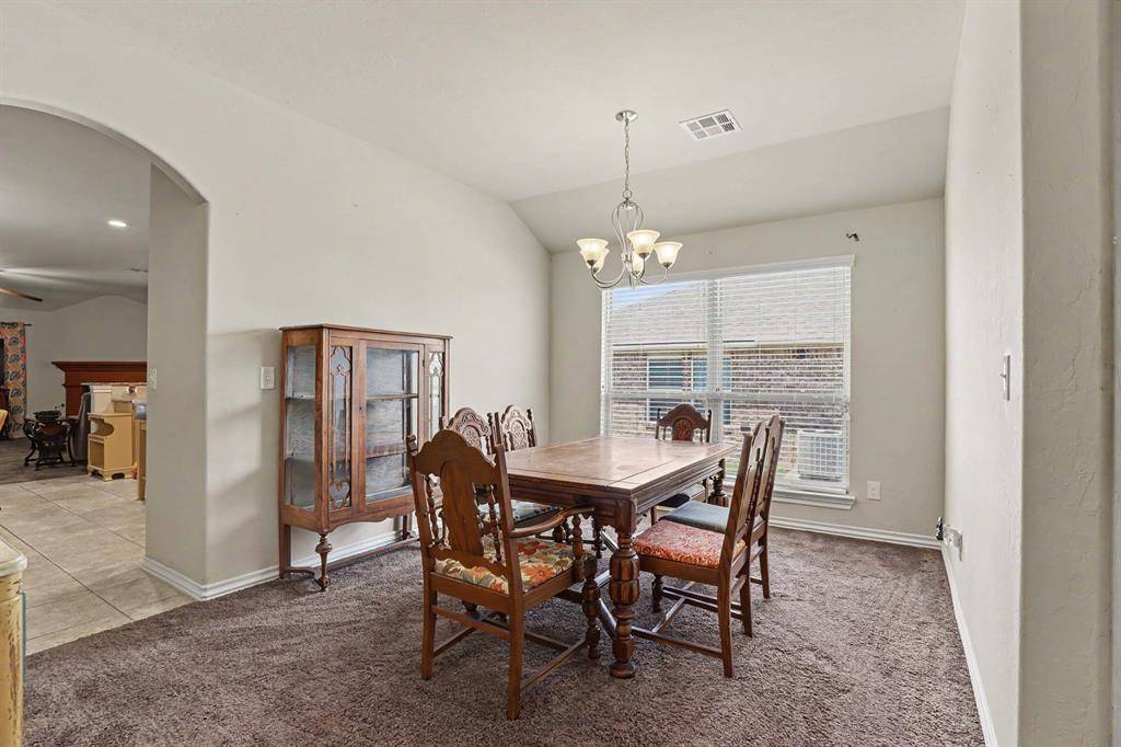 9505 Timberwind LN, Yukon, OK 73099