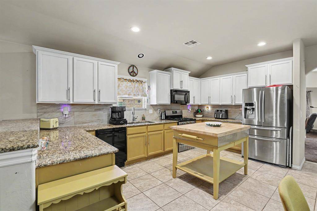 9505 Timberwind LN, Yukon, OK 73099