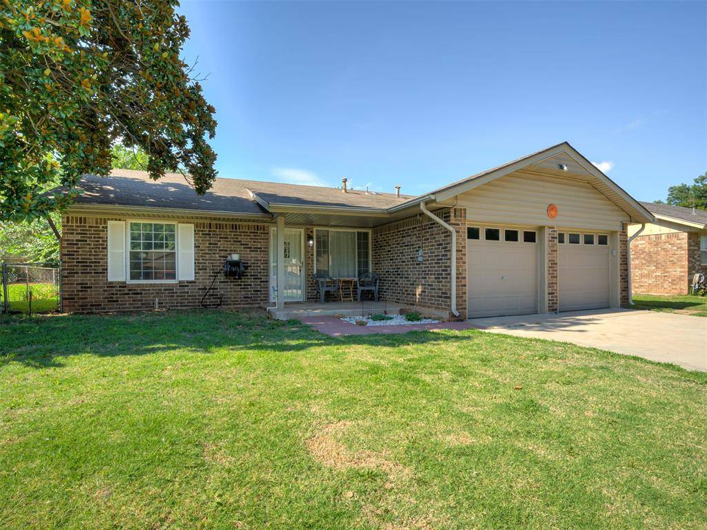 640 W Perry DR, Mustang, OK 73064