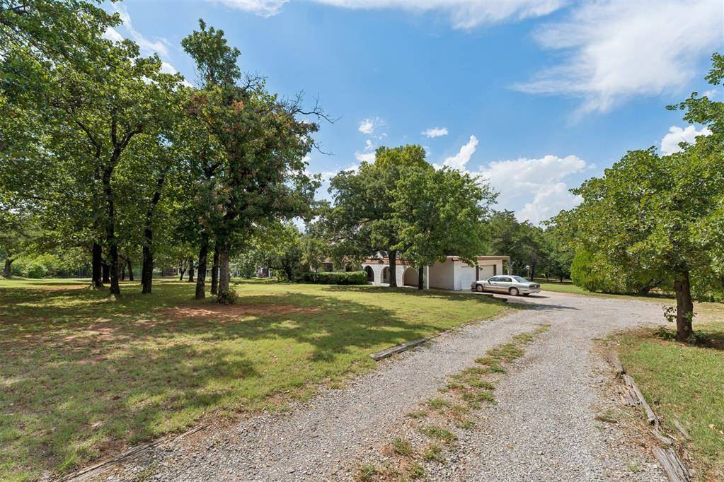 2009 Forest RD, Edmond, OK 73025