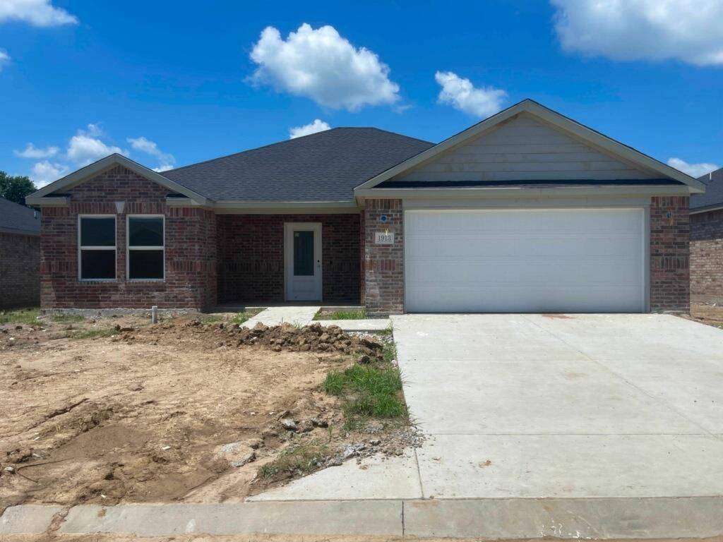 1913 Topaz RD, Pryor, OK 74361