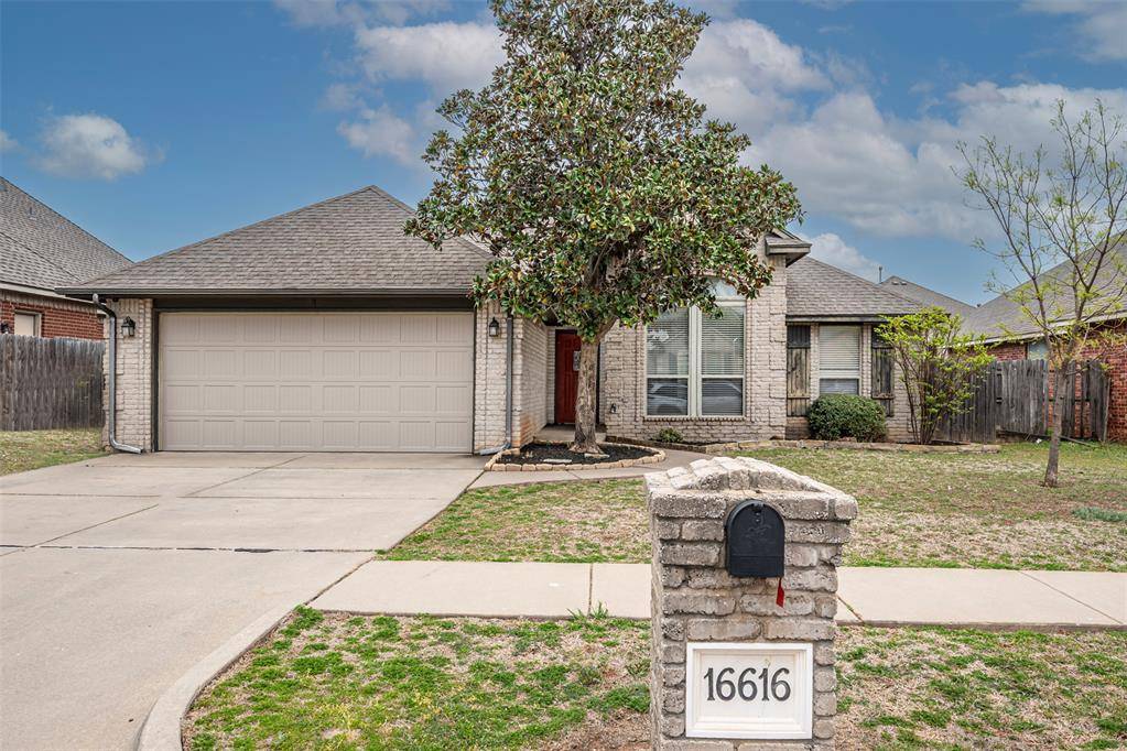 16616 La Paloma LN, Edmond, OK 73012