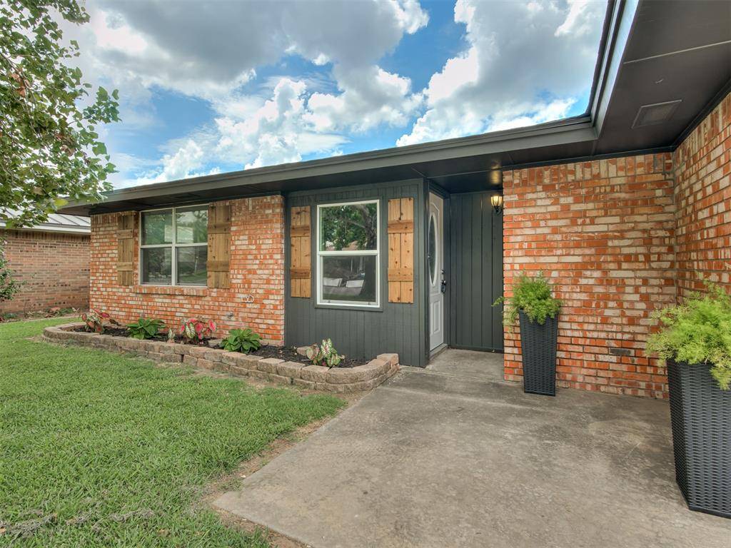 128 SW 6th ST, Moore, OK 73160