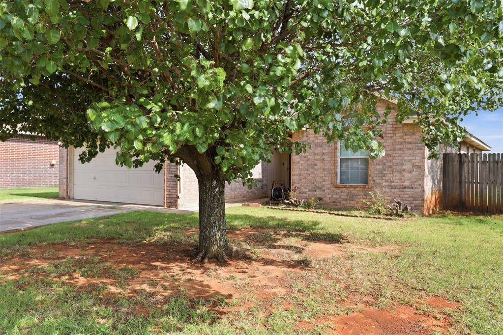 10329 Aberdeen DR, Yukon, OK 73099