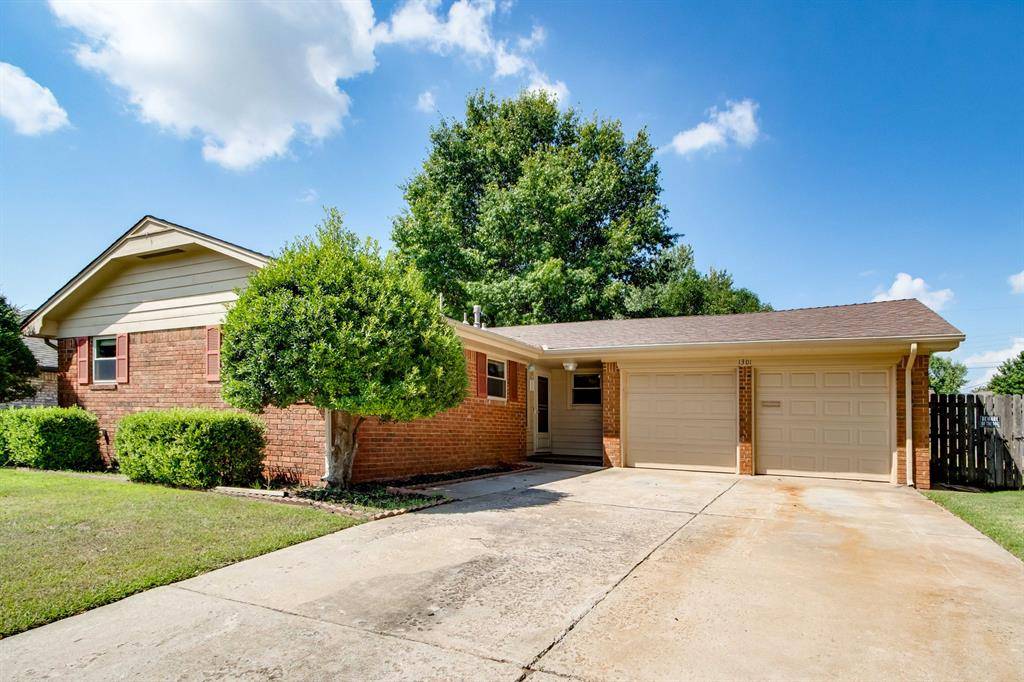 1301 Queensboro PL, Yukon, OK 73099