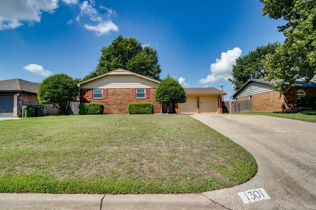1301 Queensboro PL, Yukon, OK 73099