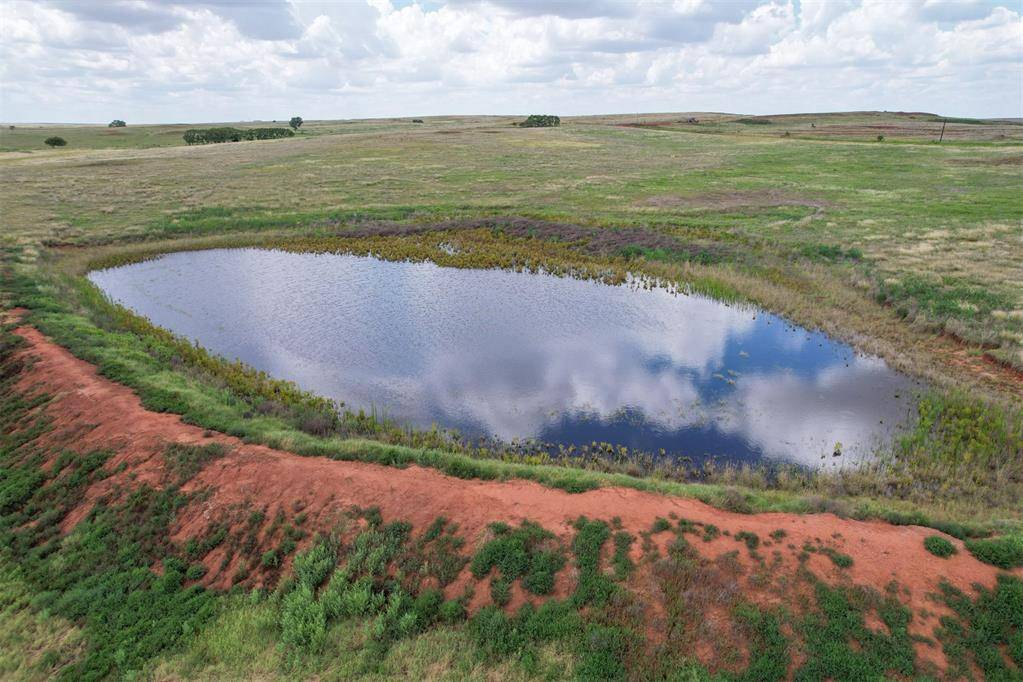 E 1060 RD, Clinton, OK 73601
