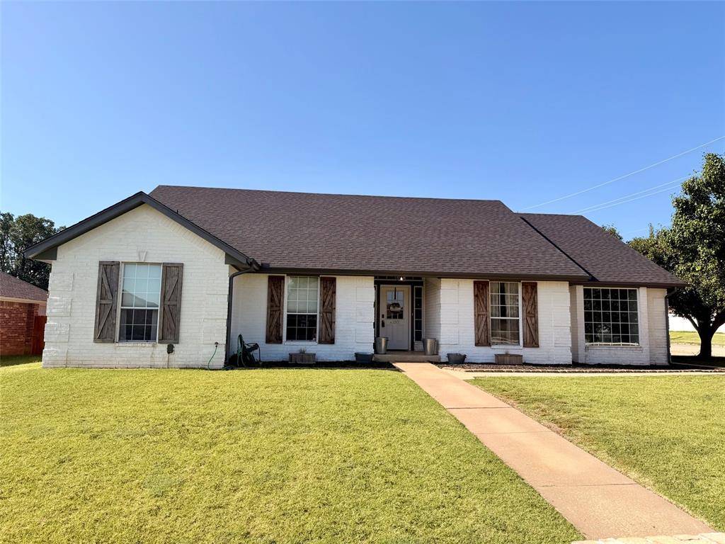 1301 Manchester DR, Shawnee, OK 74804