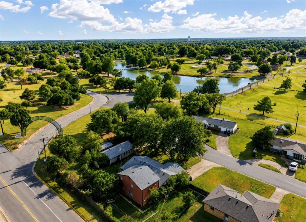 27 Shannon DR, Chickasha, OK 73018
