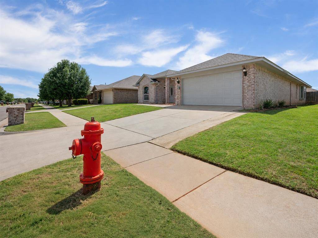 909 Greenfield AVE, Yukon, OK 73099