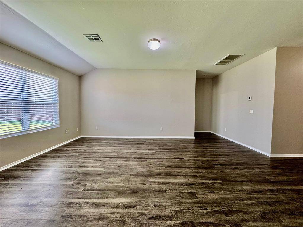 5303 Nicole DR, Tuttle, OK 73089