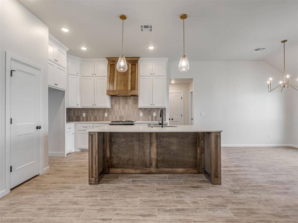 4913 Misty Wood LN, Mustang, OK 73064
