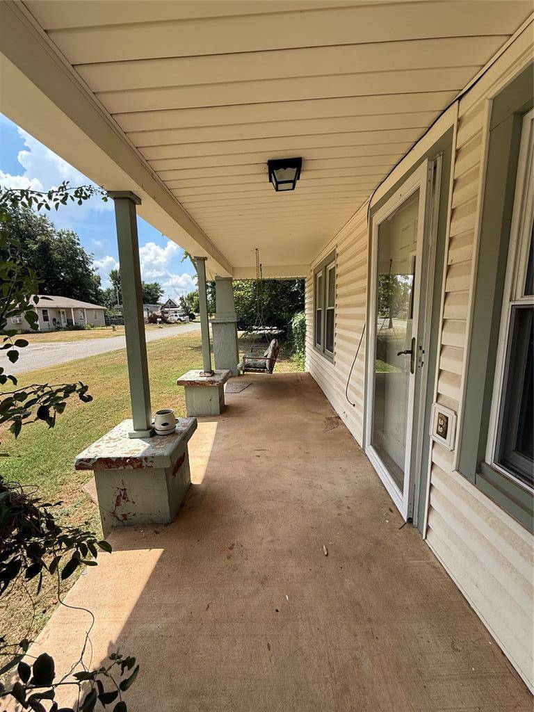 101 NW 7th St, Tuttle, OK 73089