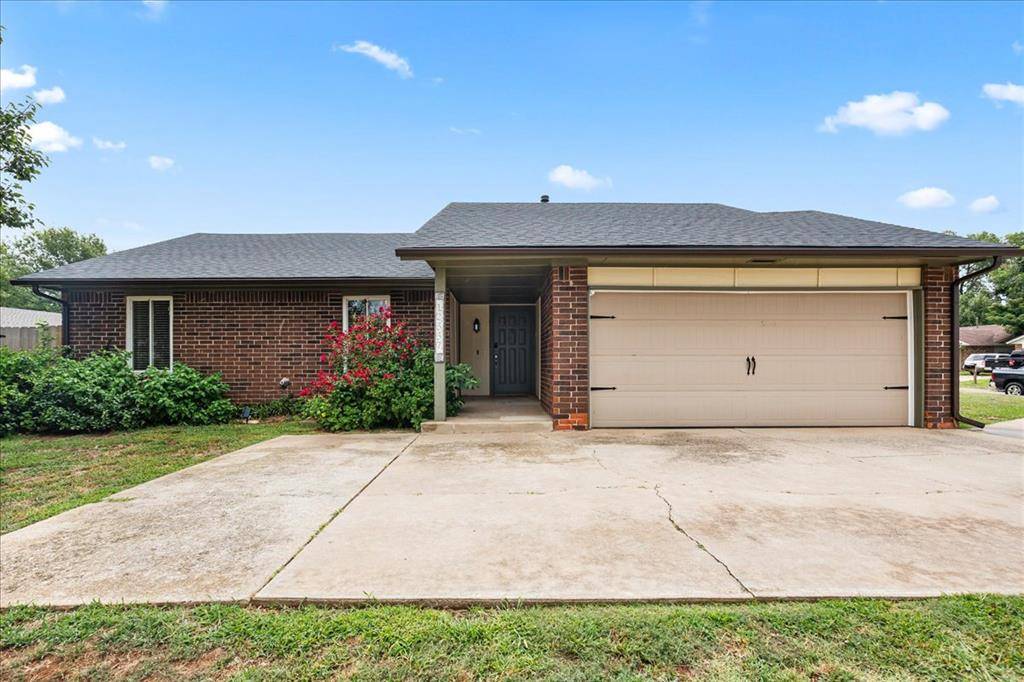 12337 Rockgate DR, Yukon, OK 73099
