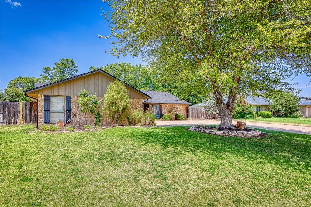 909 Jami LN, Elk City, OK 73644