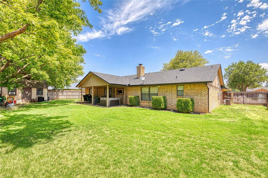 909 Jami LN, Elk City, OK 73644