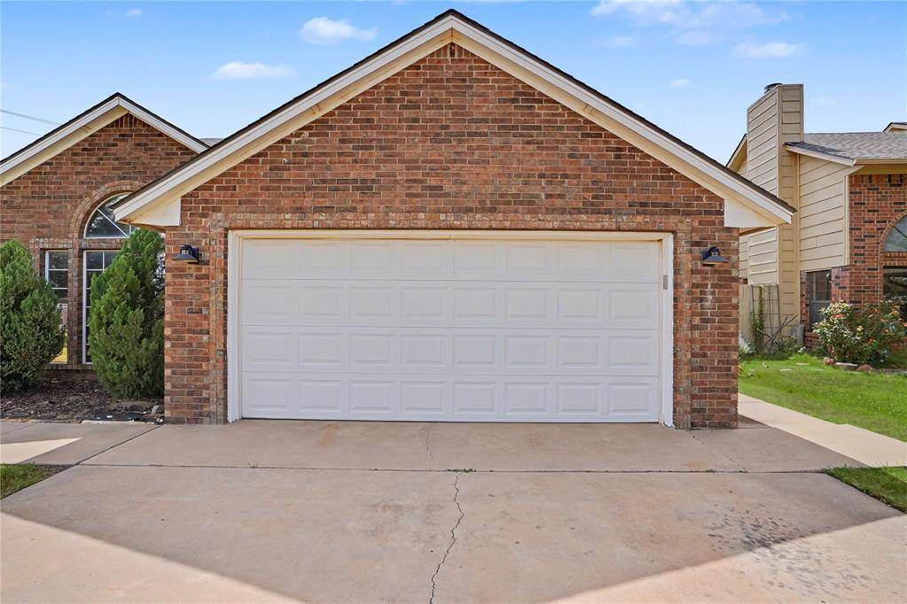 904 N Towne CIR, Altus, OK 73521