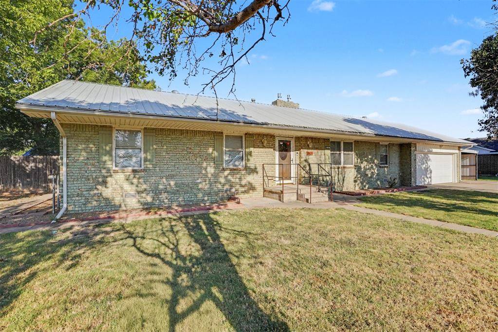 992 Hughes DR, Blair, OK 73526