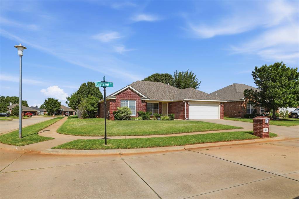 724 Eastview CT, Yukon, OK 73099