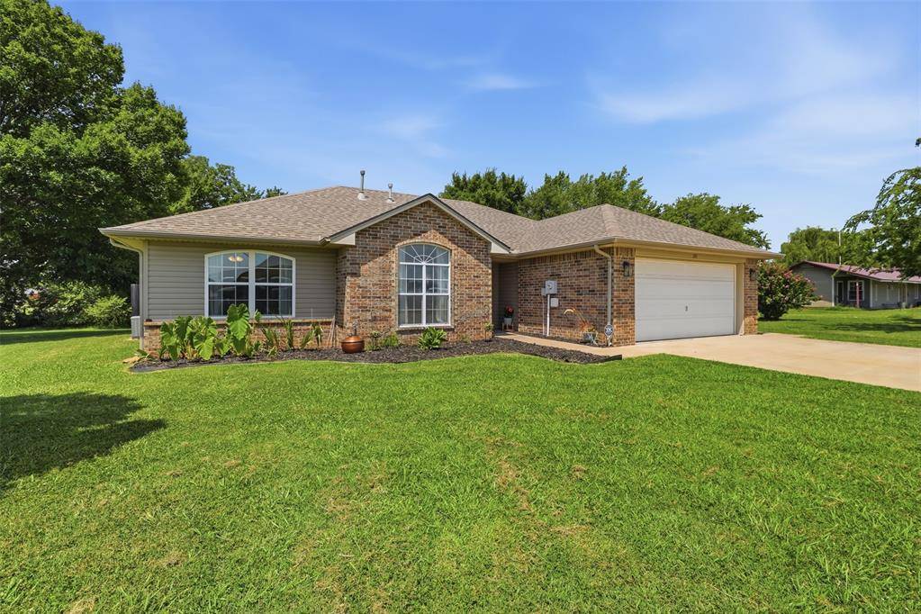 208 S 9th AVE, Stroud, OK 74079