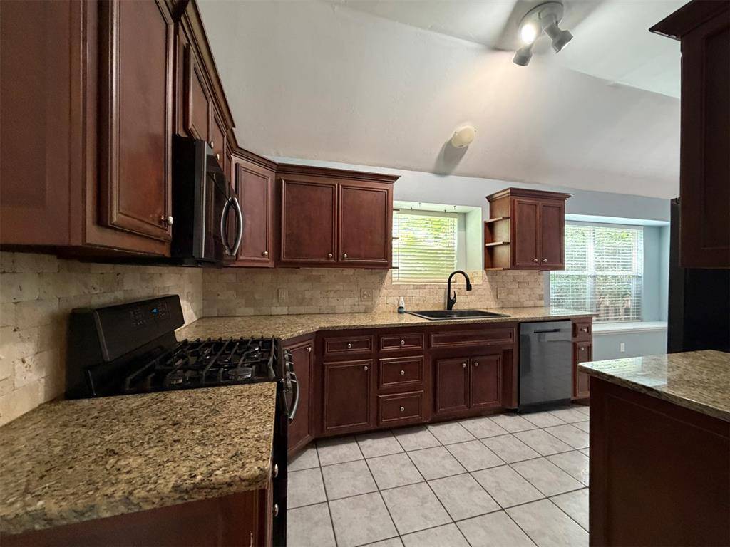 1801 Del Simmons DR, Edmond, OK 73003