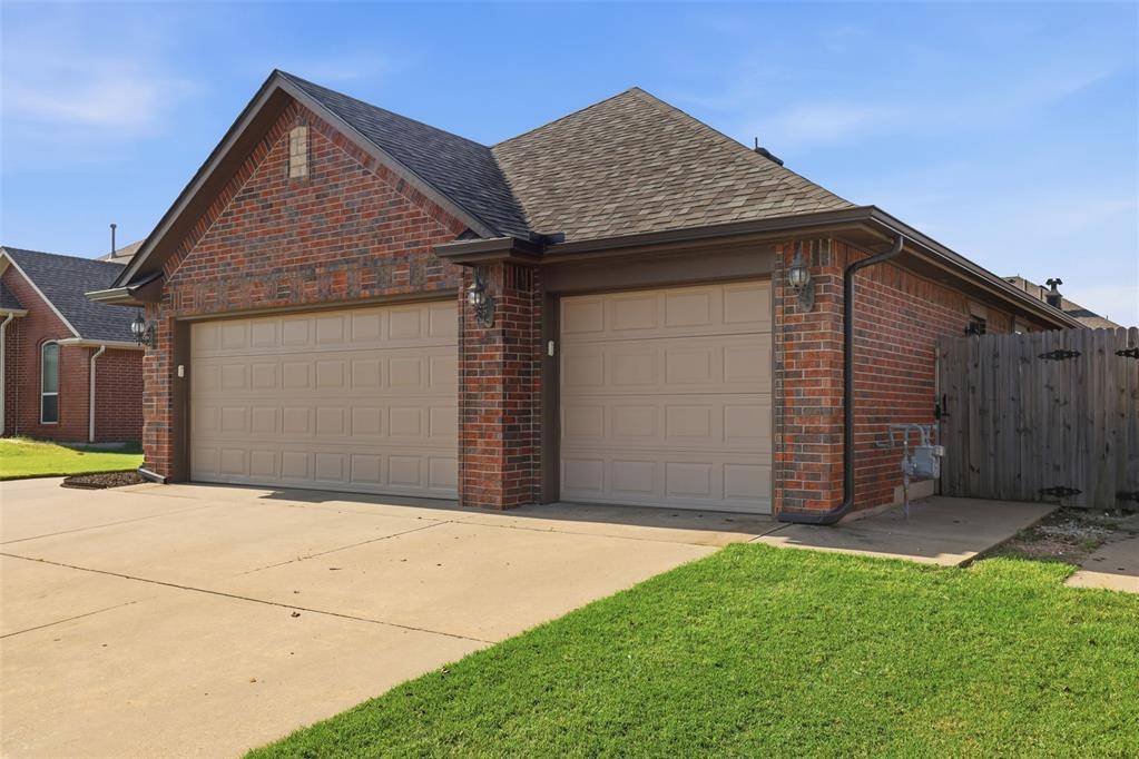 10636 NW 40th ST, Yukon, OK 73099