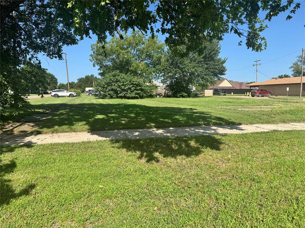 307 N Broadway, Davenport, OK 74026