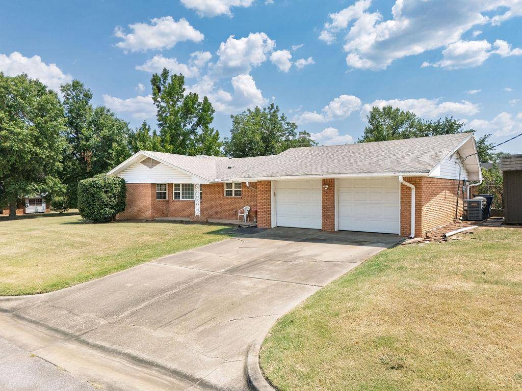 1848 N Pennsylvania AVE, Shawnee, OK 74804