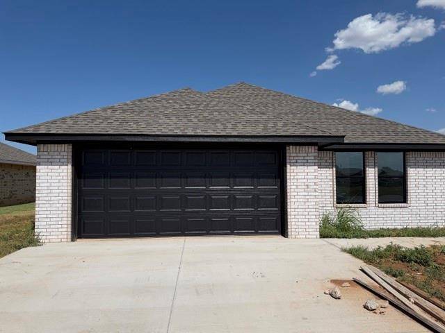 1812 Sommerset PL, Altus, OK 73521