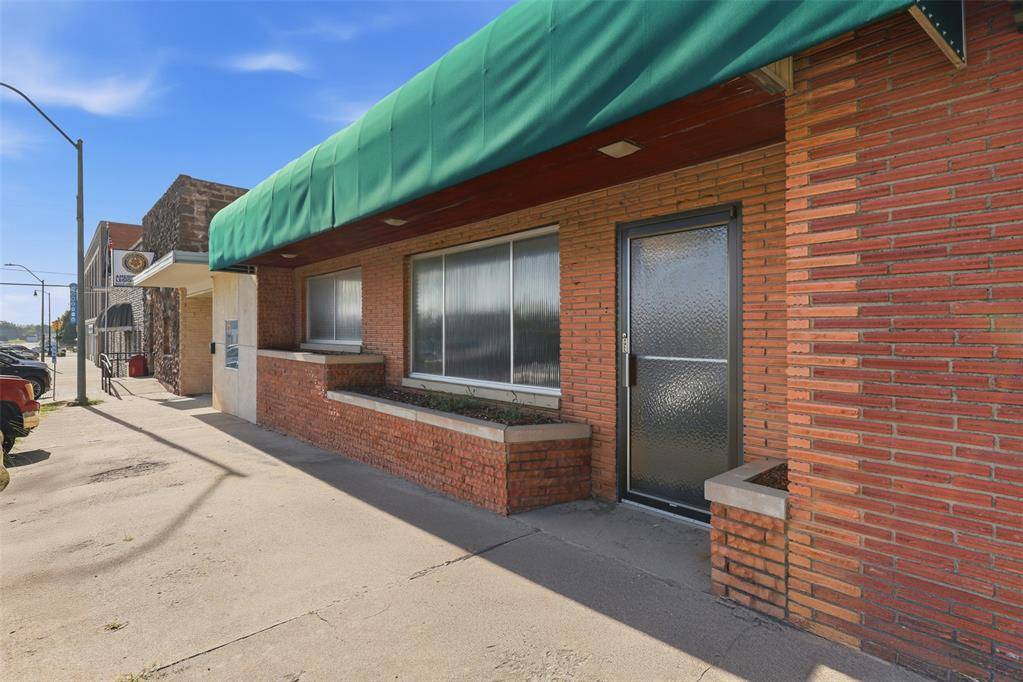 720 Delaware ST, Perry, OK 73077