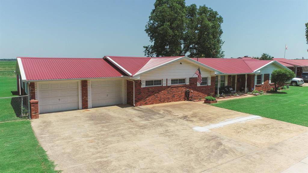 804 North ST, Maysville, OK 73057