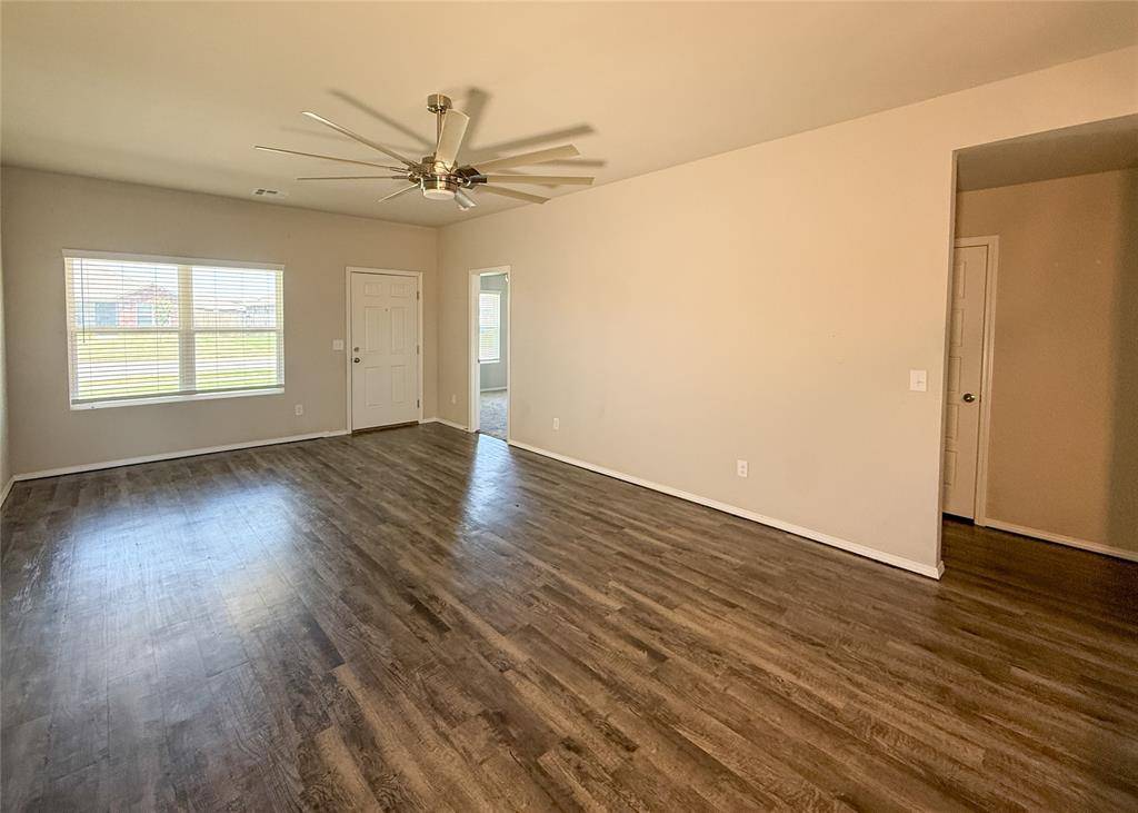 528 Fox Burrow LN, Newcastle, OK 73065