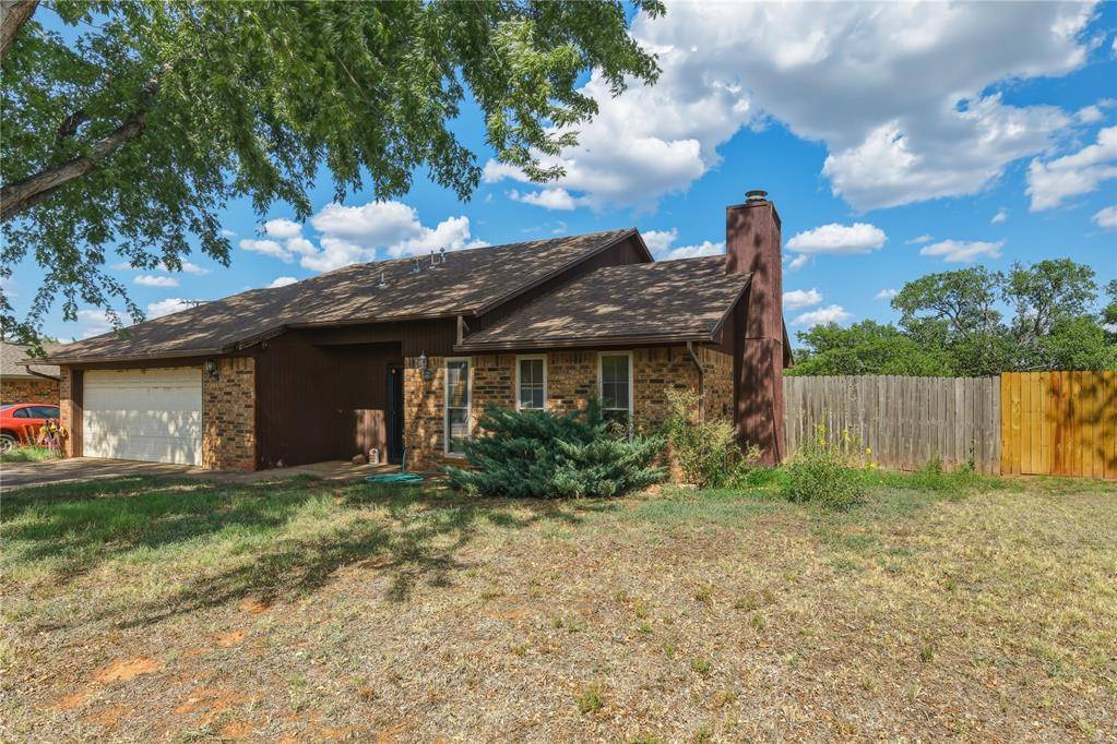 2058 W 7th PL, Elk City, OK 73644