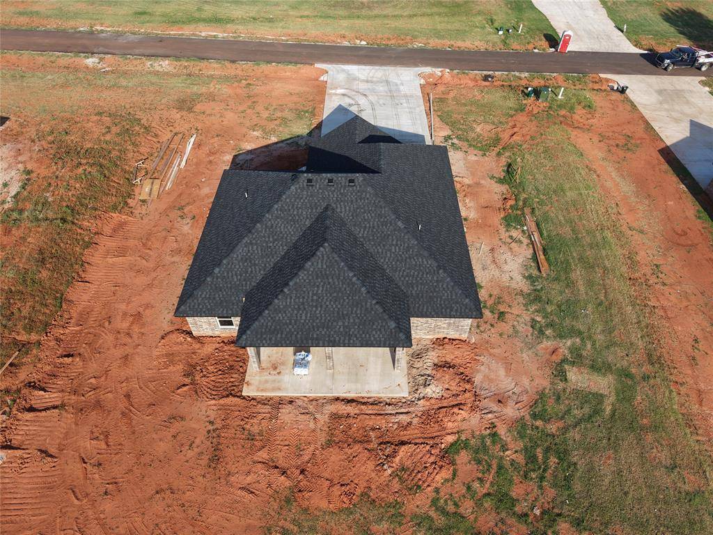 2213 Winter Ridge RD, Blanchard, OK 73010
