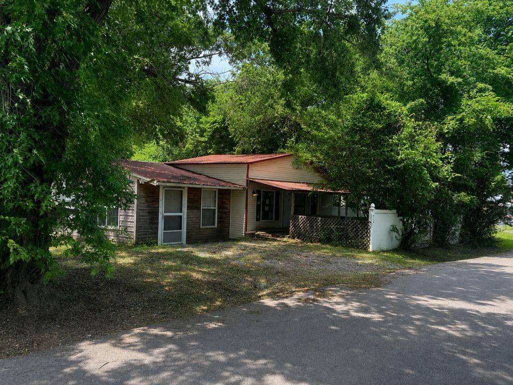 219 E Hickory ST, Holdenville, OK 74848